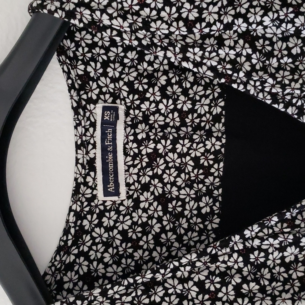 Abercrombie & Fitch short sleeve button up dress black daisy with pockets - Picture 3 of 7